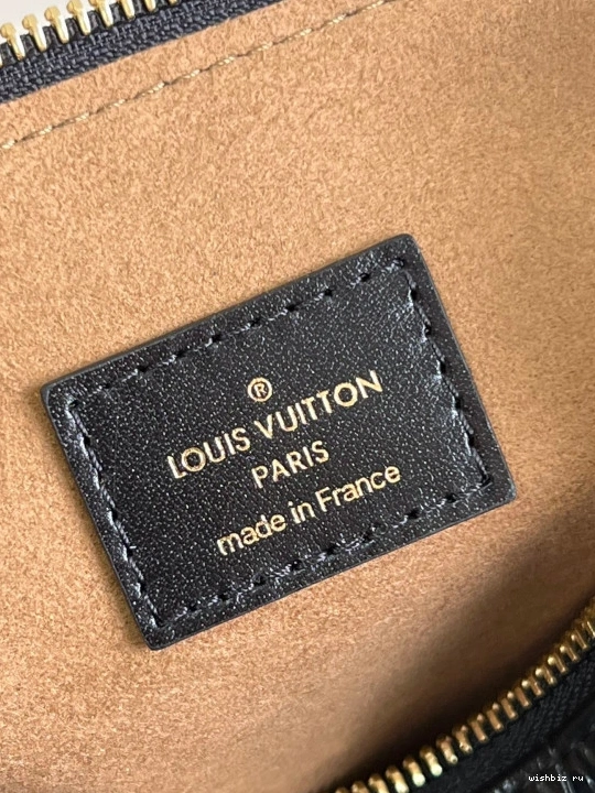 WIS COUSSIN LOUIS PM VUITTON 0104